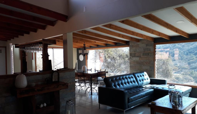 Propiedad en condominio privado: casa de 180 m² + terraza en parcela de 6.400 m²  Altos de Miraflores Curacavi