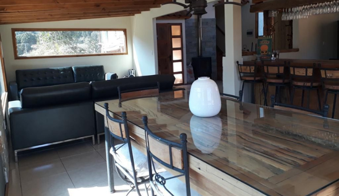 Propiedad en condominio privado: casa de 180 m² + terraza en parcela de 6.400 m²  Altos de Miraflores Curacavi