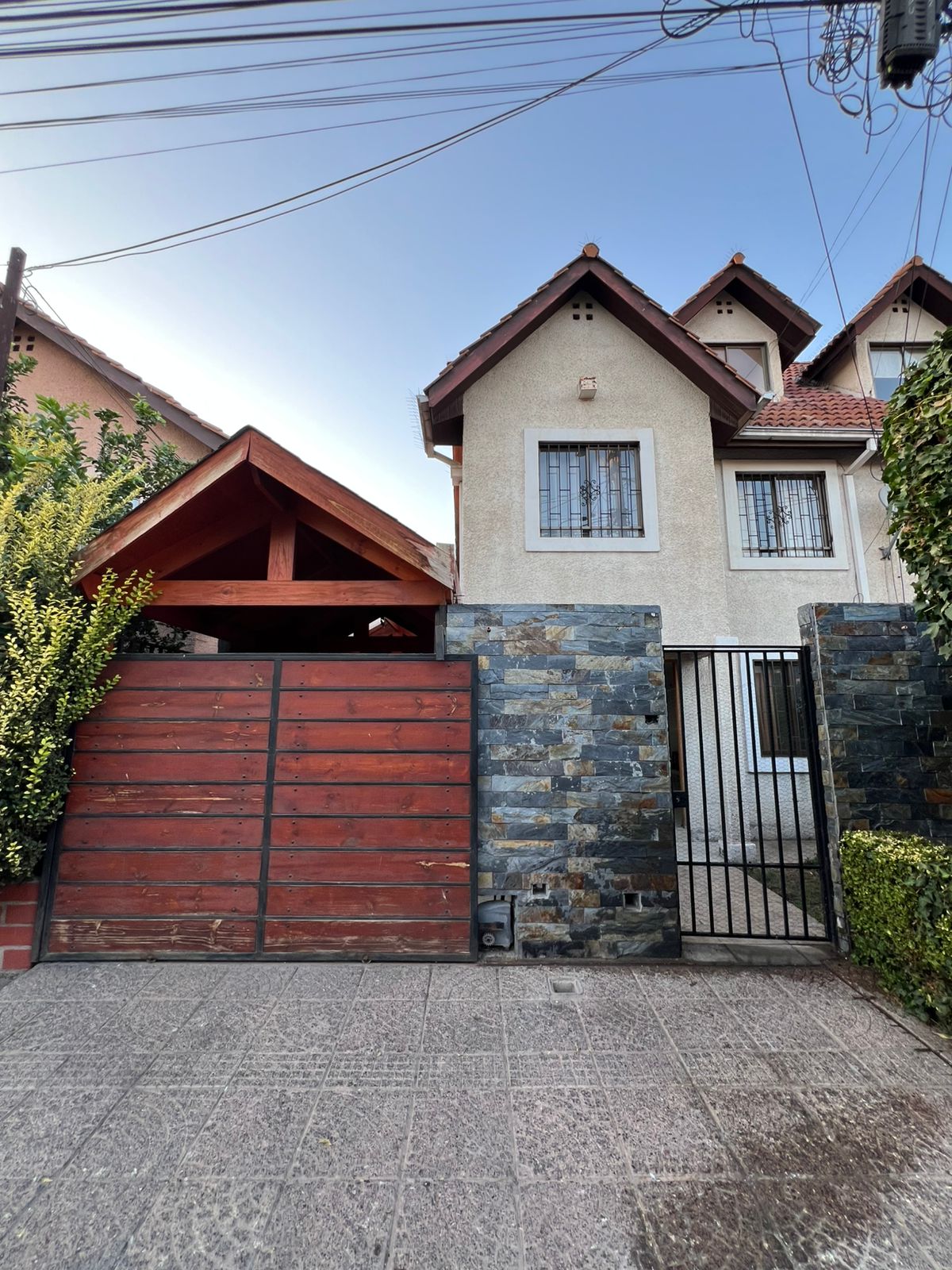 HERMOSA CASA EN VENTA  4D| 3B EN PASAJE ALQUIMIA, MAIPÚ