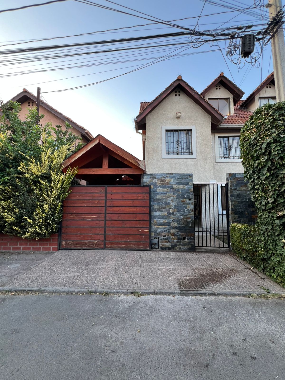 HERMOSA CASA EN VENTA  4D| 3B EN PASAJE ALQUIMIA, MAIPÚ