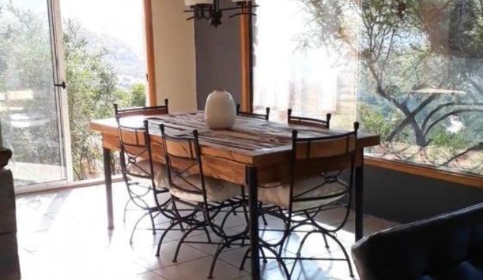Propiedad en condominio privado: casa de 180 m² + terraza en parcela de 6.400 m²  Altos de Miraflores Curacavi