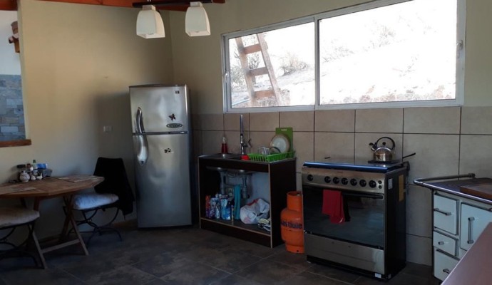 Propiedad en condominio privado: casa de 180 m² + terraza en parcela de 6.400 m²  Altos de Miraflores Curacavi